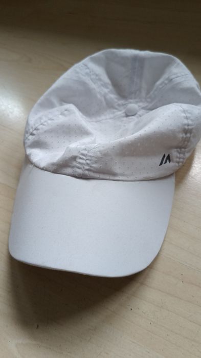 Czapka z daszkiem biała , cienka