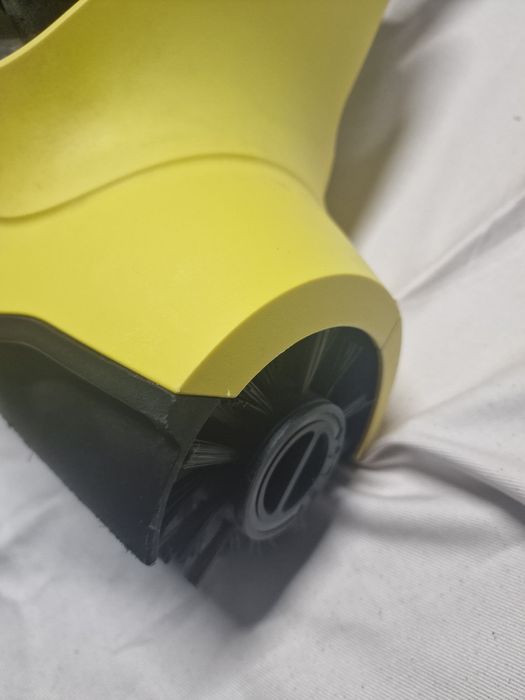 limpador de pátios elétrico Kärcher PCL 4.  Ideal para tirar verdete