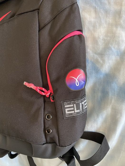 Mala nike elite preta e multicolorida