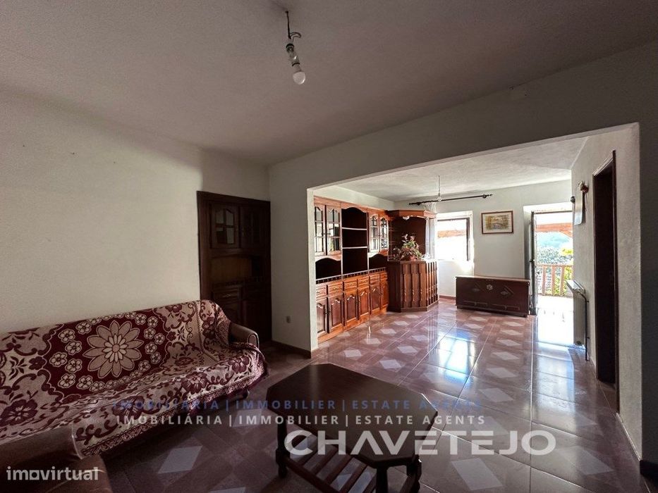 Casa de campo com anexos em zona tranquila a 10 km de Tomar.