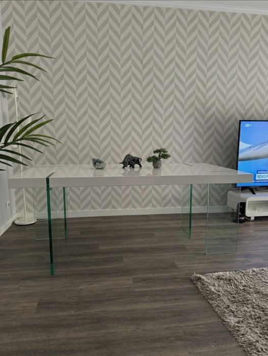 Mesa de Jantar Branca (Tampo Lacado e Pernas de Vidro) – Gaia Centro
