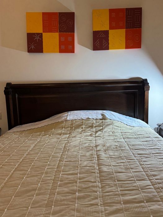 Cama de casal castanho