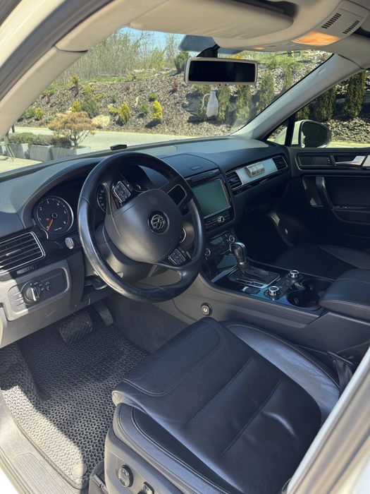 Volkswagen Touareg 3.0 дизель 2011р