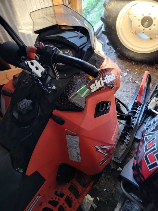 Skuter śnieżny Ski doo sumit 800.  2015