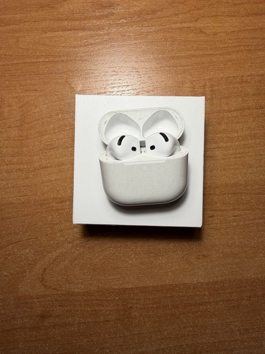Apple AirPods 4 ANC