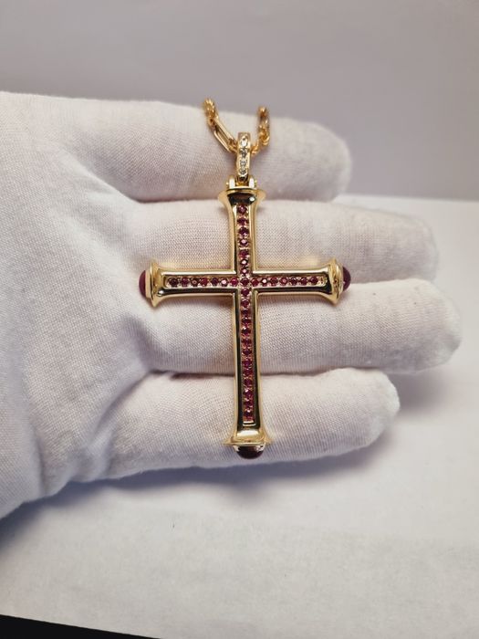 Золотой крест с рубинами и бриллиантами