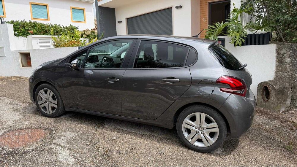 Peugeot 208 Signature 2019