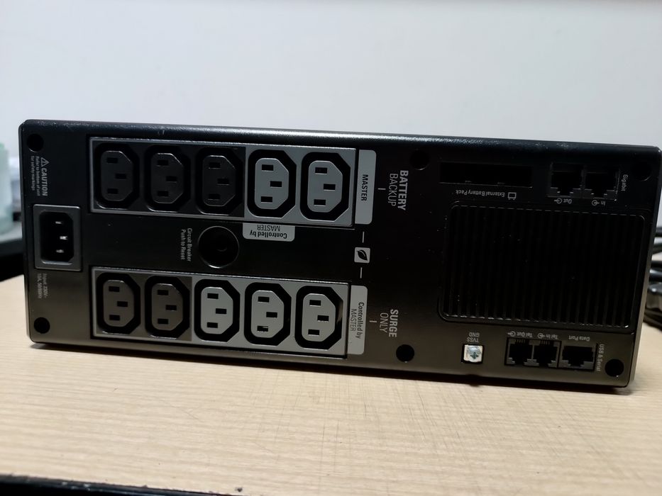 Ups APC PRO 1500 nowe baterie kable w komplecie