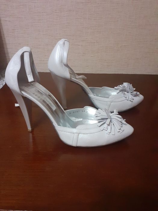 Продаю весільні туфлі