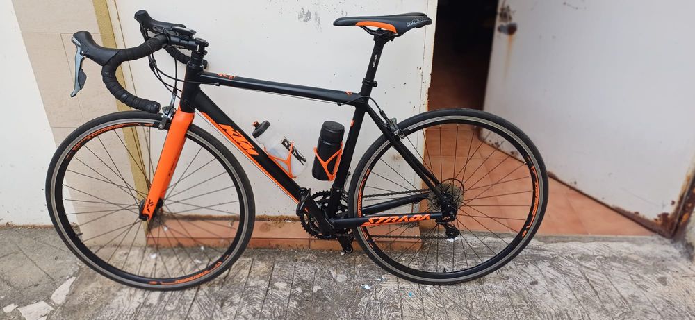 KTM bicicleta de estrada