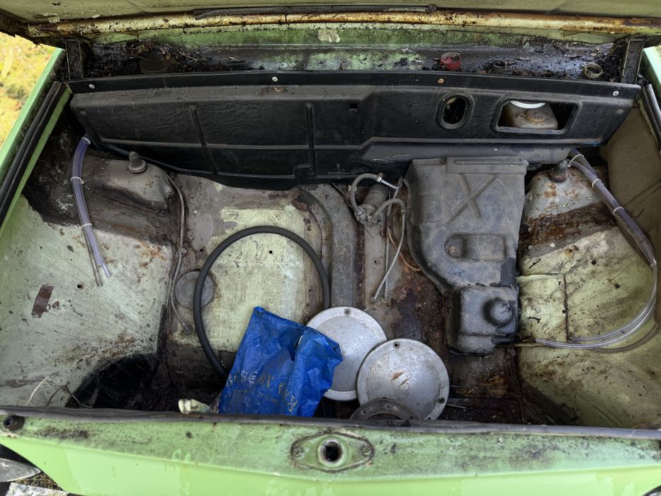 Продам запорожець, не на ходу.