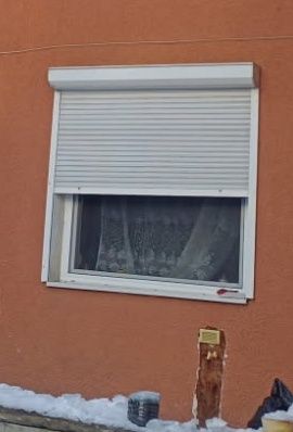 Okno dwukomorowe z moskitierą