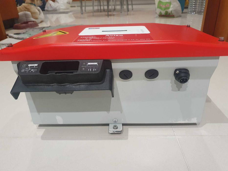 13 Painéis Fotovoltaicos com inversor SMA SUNNY BOY