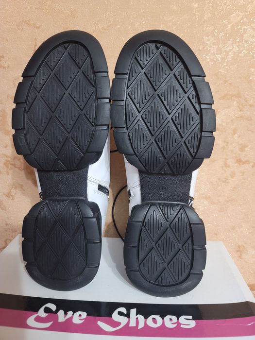 Жіночі шкіряні туфлі