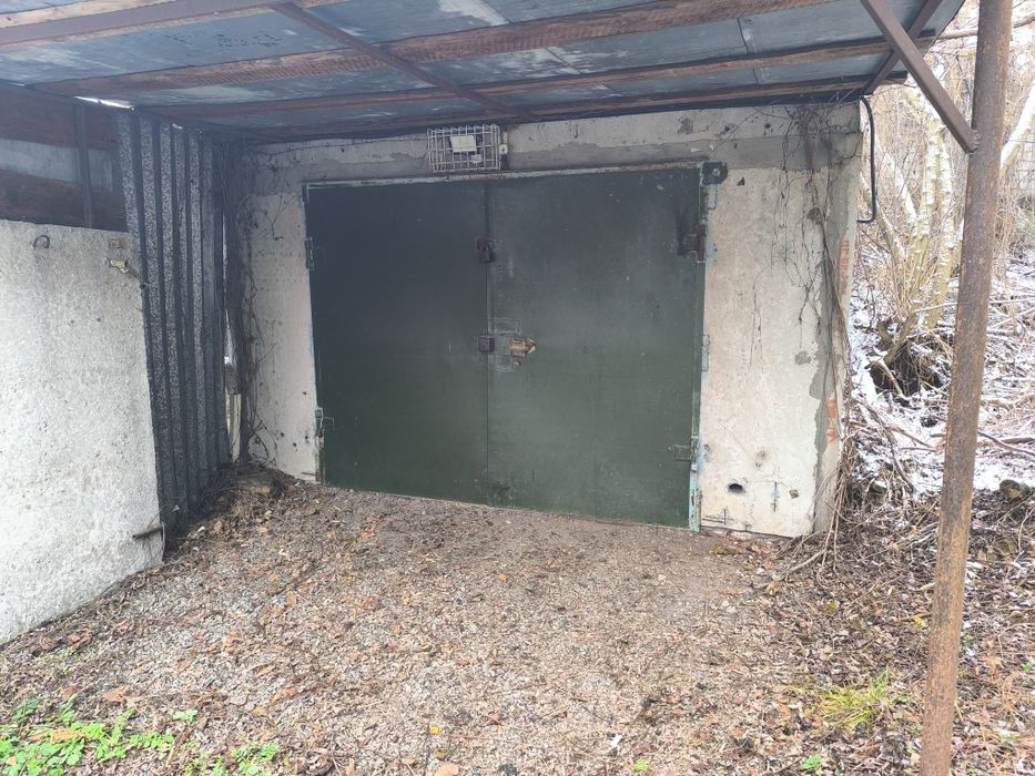 Продам гараж на Площади 6000