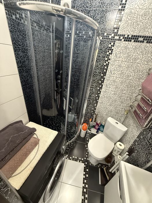 Продаю 2х к.кв. С автономным отоплением в Центре города.