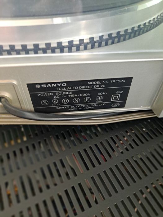 Gramofon SANYO  TP 1024