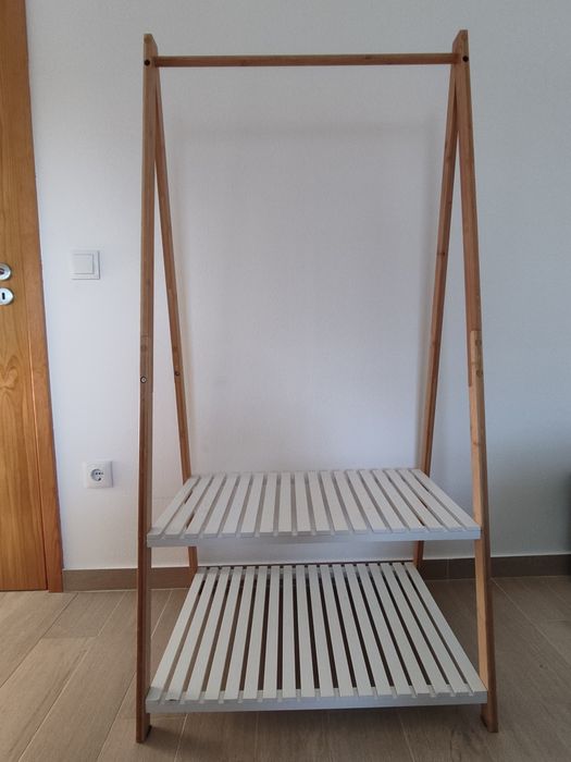 Cabide em bambú e madeira pintada