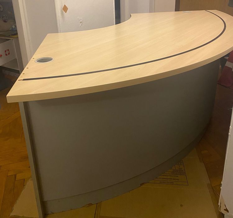 Okazja wielkie Biurko, Recepcja zaokrąglona