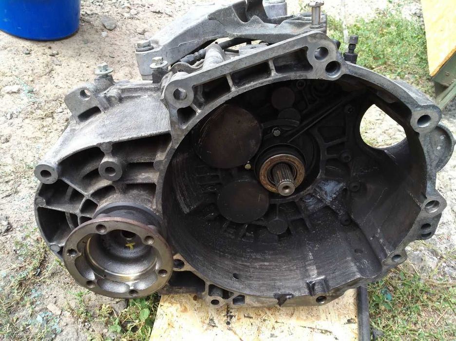 Продам коробку передач Гольф 5 2005 року