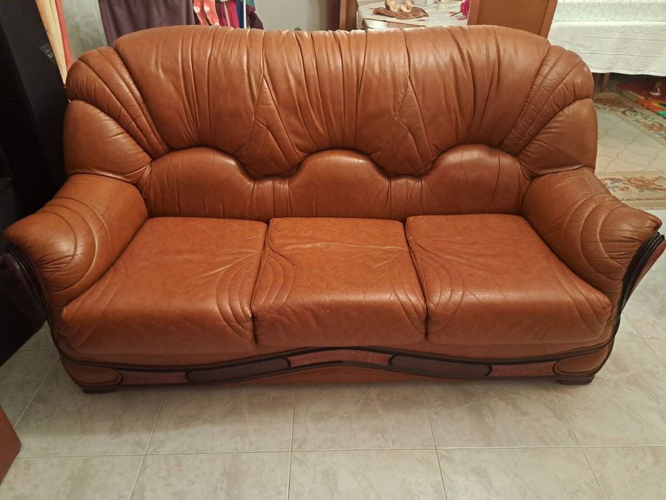 Sofás em couro com cama