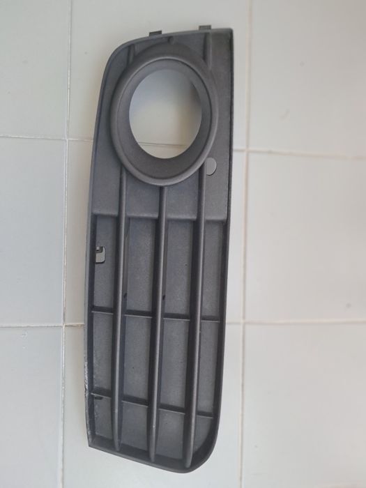 Grelha farol nevoeiro Audi A4 b8
