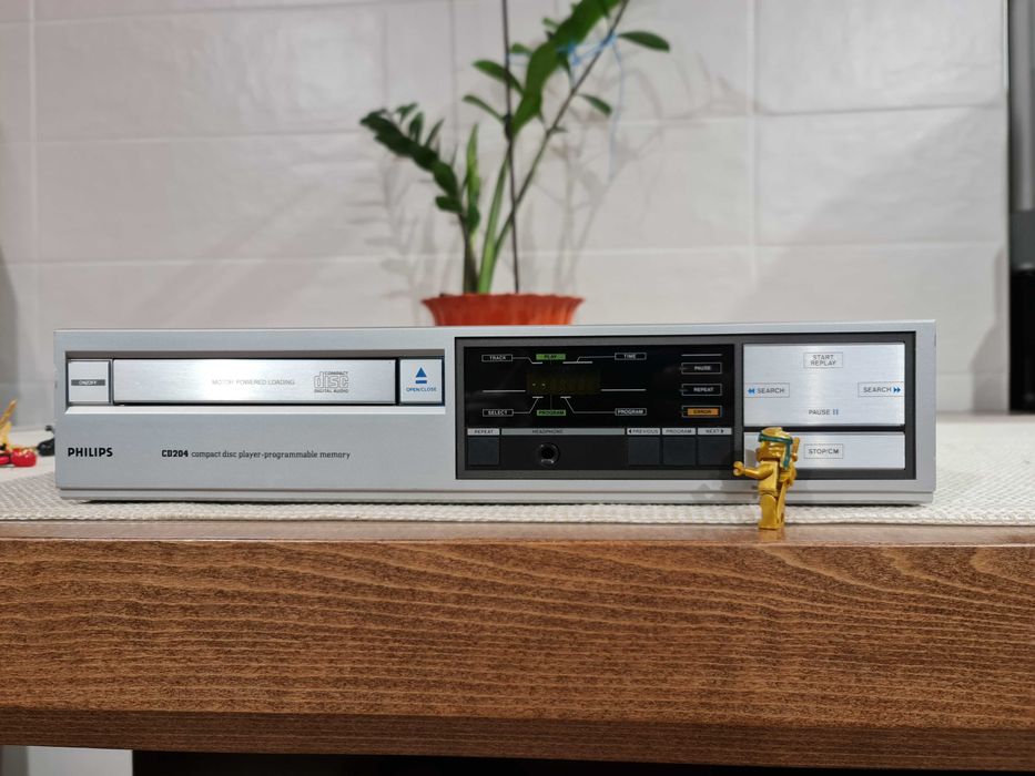 Програвач Philips CD 204  сд плеєр / CD-програвач