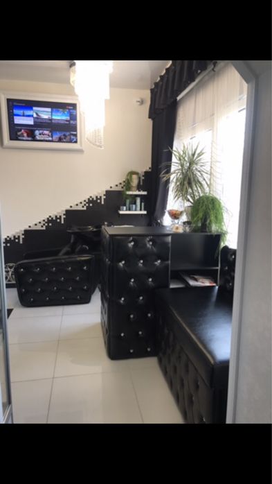 Сдается Парикмахерское место на пр. Науки