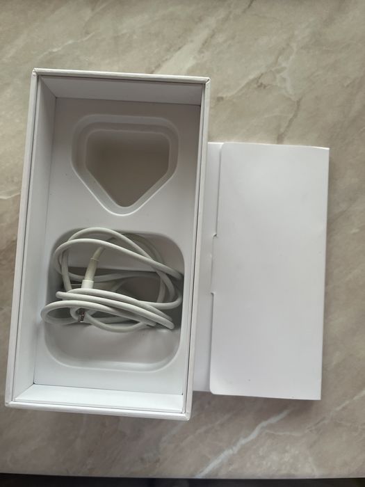 Продам вживаний телефон Iphone Apple5, під ремонт або на деталі.