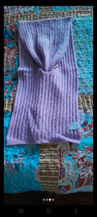 Cachecol roxo com efeito