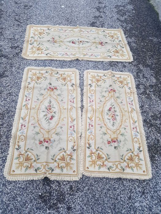 Conjunto tapetes Arraiolos quarto