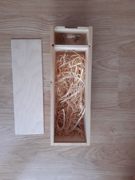 Sprzedam drewniane pudełko na wino