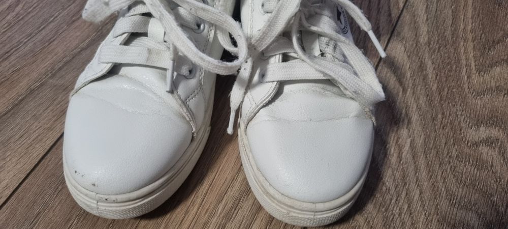 Białe wysokie sportowe buty r. 31