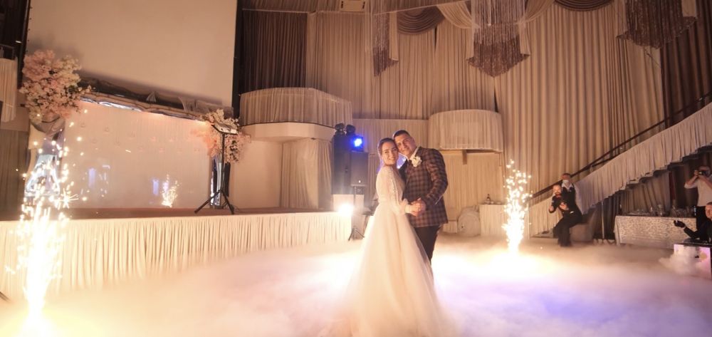 Тяжелый дым. Холодные фонтаны. Важкий ,низкий дым на свадьбу.