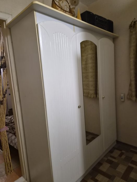 Шкаф, белый 3х створчатый
