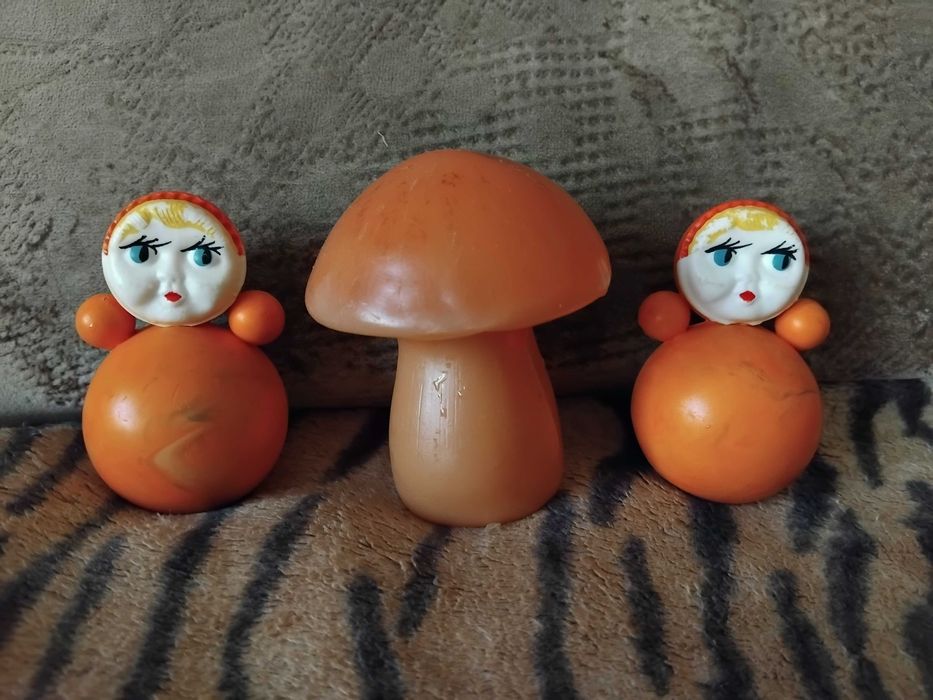 Игрушки неваляшки маленькие и грибок СССР