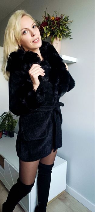 Płaszcz damski typu Alpaka .
Różne rozmiary