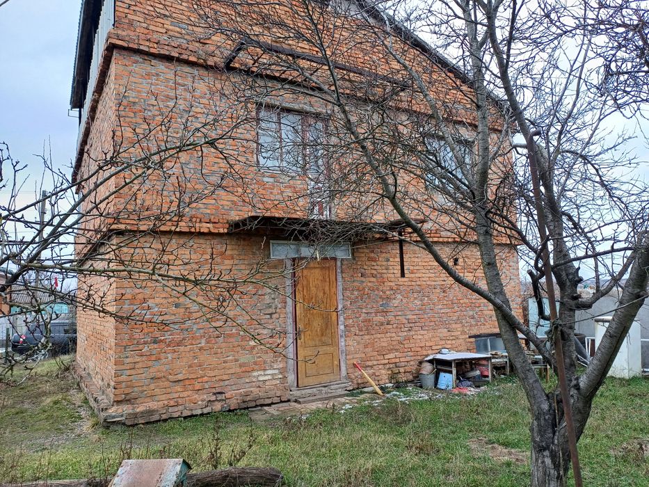 Продаю 2-поверховий будинок