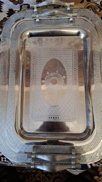 Продам два красивих підноси