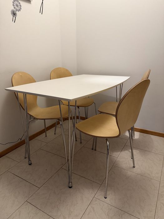 Vendo mesa jantar c/4 cadeiras
