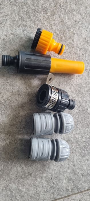 Elastyczny wąż do myjki ciśnieniowej z szybkozłączkami 40m