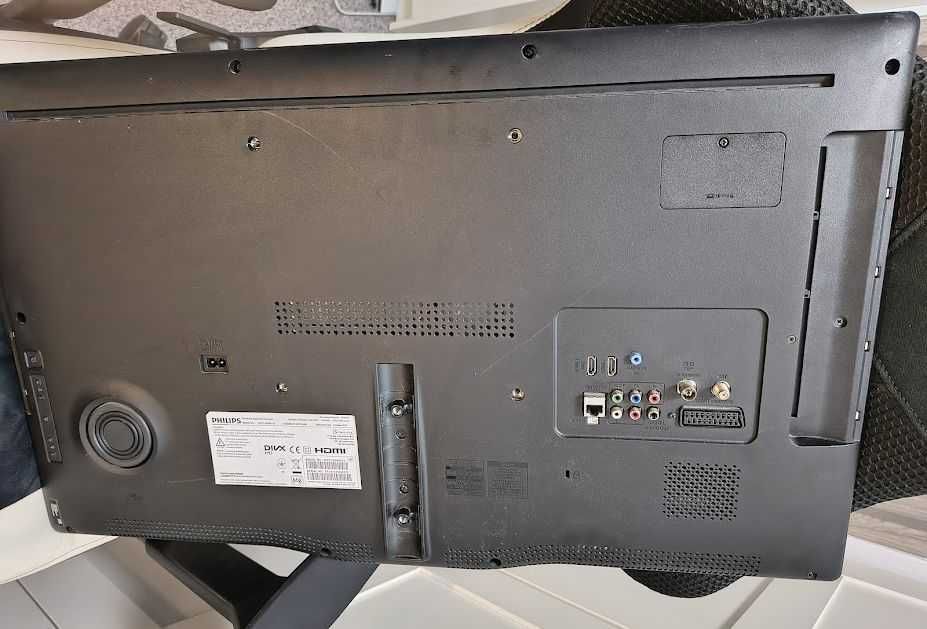 Telewizor 32 cale Philips 32PFL5008K Ambilight z wadą matrycy