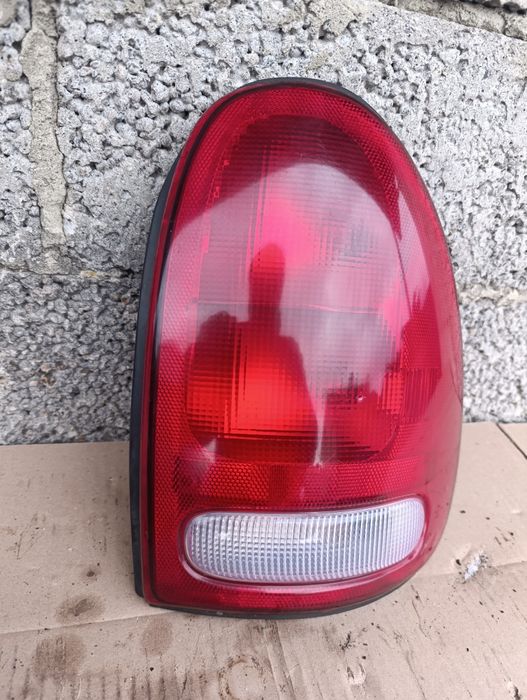 Стоп ліхтар фонар правий Chrysler Voyager Dodge ram Van