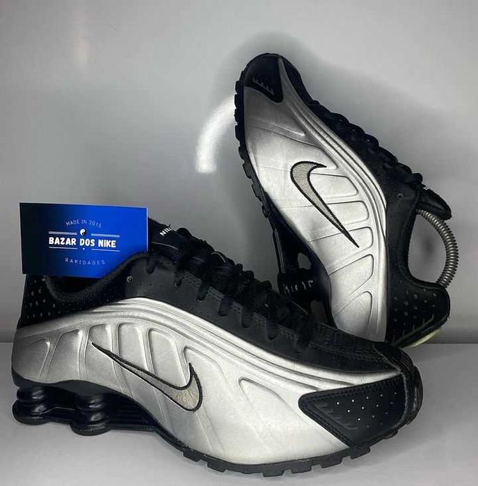Nike Shox R4 Black e Dourado