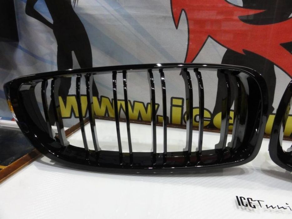 Grelha frontal BMW F32 / F32 / F36 M4 look / dupla lâmina em preto piano brilhante
