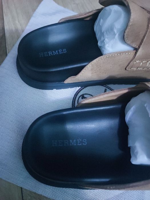 Piękne klapy mule Hermes Nowe