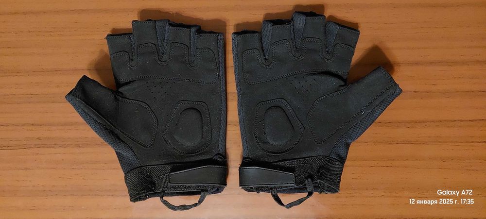 Продам перчатки байкерские чёрного цвета из натуральной кожи.