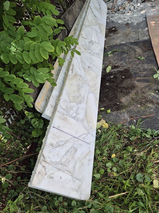 Parapety kamienne jasne białe