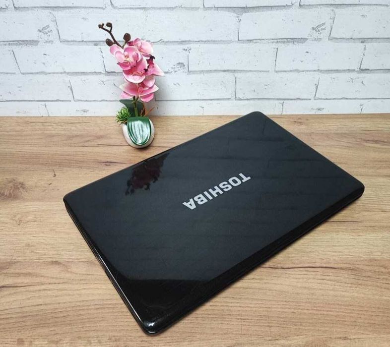 Ноутбук з ВЕЛИКИМ ЕКРАНОМ/i3-(2 (4)ядра/8 GB /SSD 400GB/батарея робоча