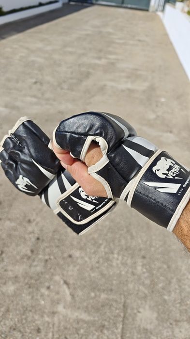Luvas Venum para treinos MMA